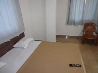Oyo 36211 Hotel Padma Palace Ujjain Bagian luar foto